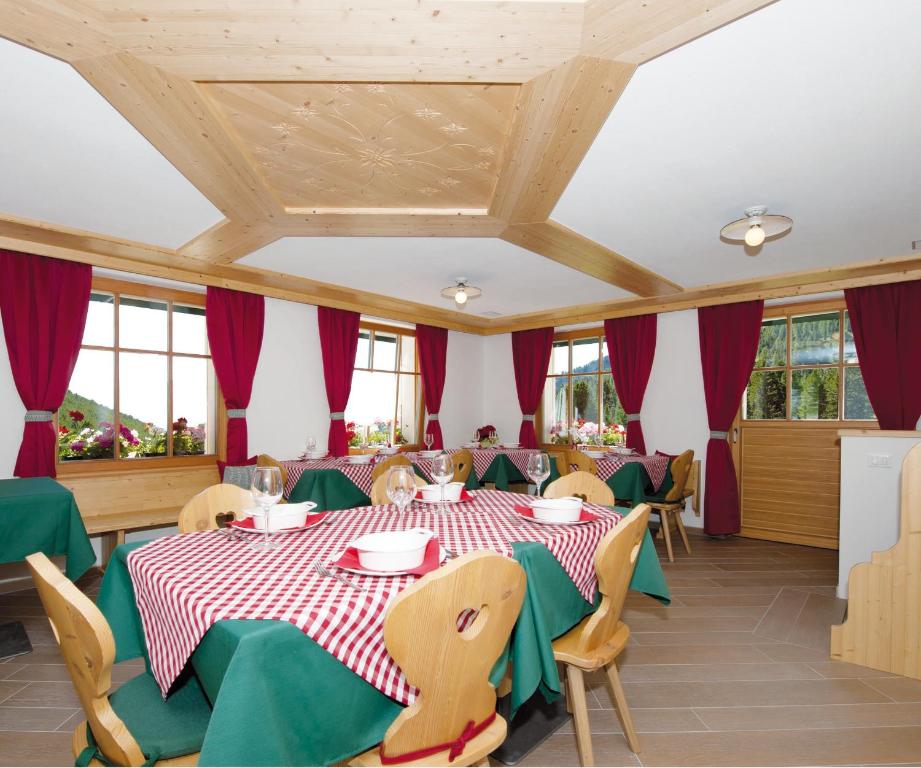 Restaurace v ubytování Rifugio Stella Alpina Spiz Piaz per escursionisti