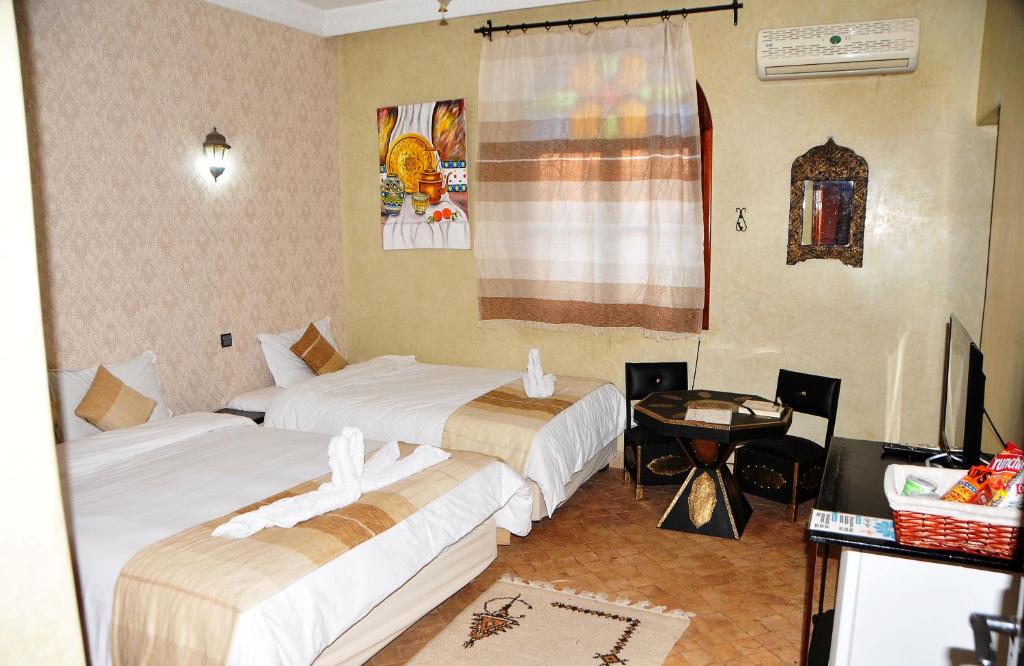 Postel nebo postele na pokoji v ubytování Riad Mhidou