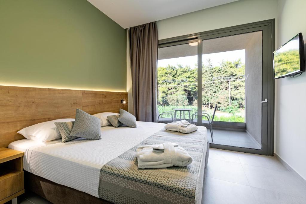 White Olive Elite Laganas - 1