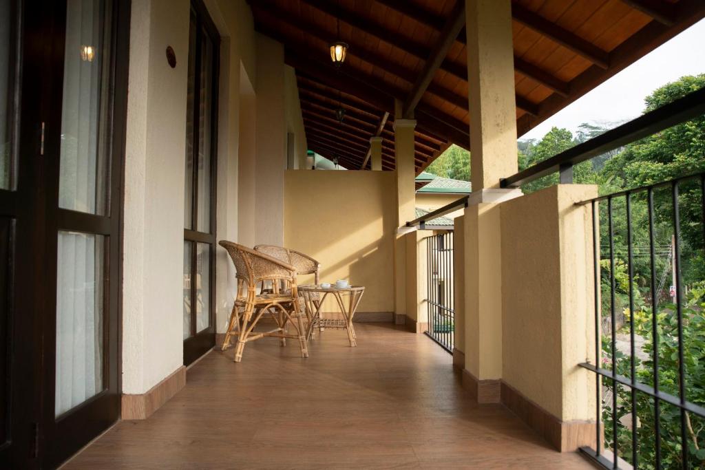 Balkón nebo terasa v ubytování Melheim Kandy Villas