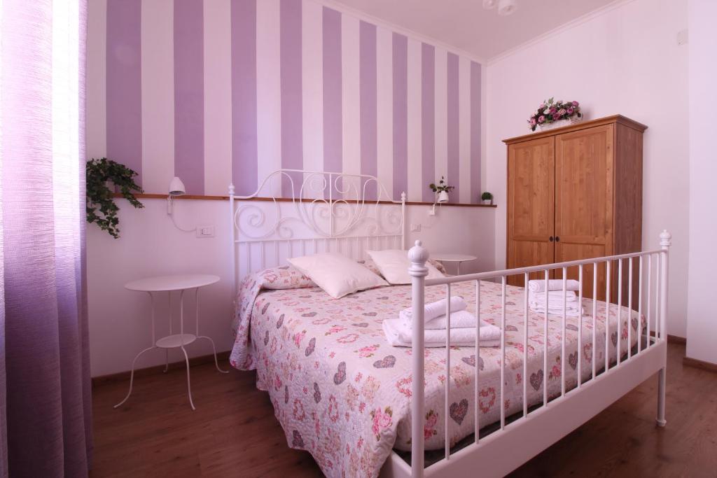 Łóżko lub łóżka w pokoju w obiekcie B&B La Rocca
