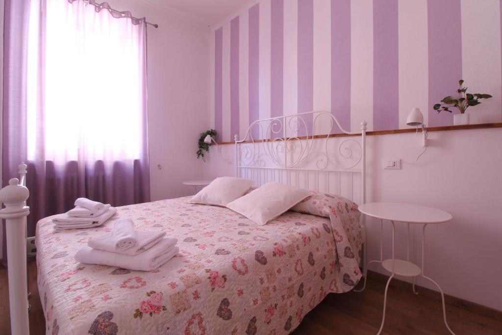 Łóżko lub łóżka w pokoju w obiekcie B&B La Rocca