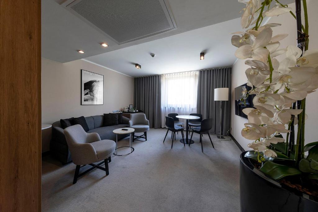 
One-Bedroom Apartment (2 Adults)
