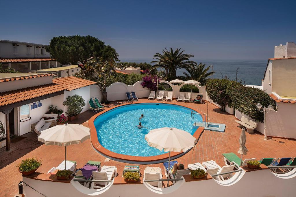 Bazén v ubytování Hotel Terme Royal Palm nebo v jeho okolí