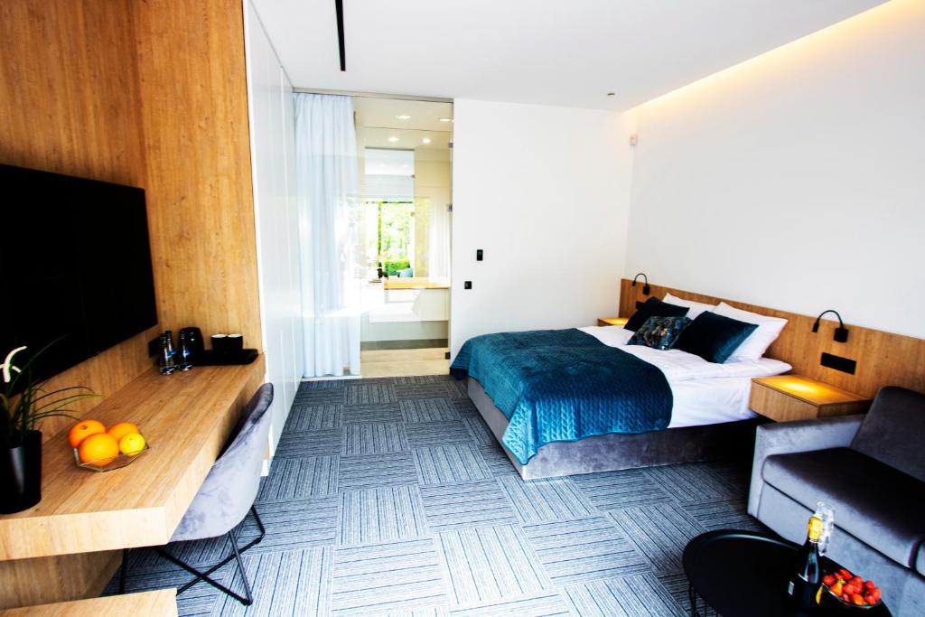 Televízia a/alebo spoločenská miestnosť v ubytovaní Apartamenty 242