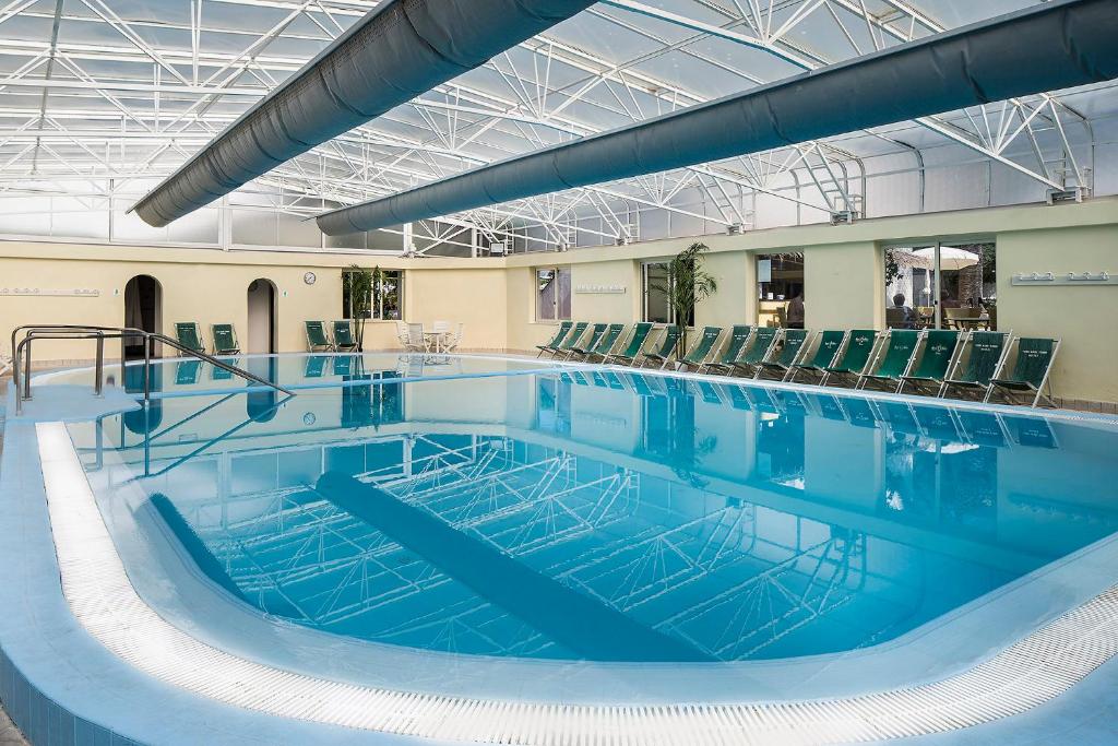 Bazén v ubytování Hotel Terme Royal Palm nebo v jeho okolí