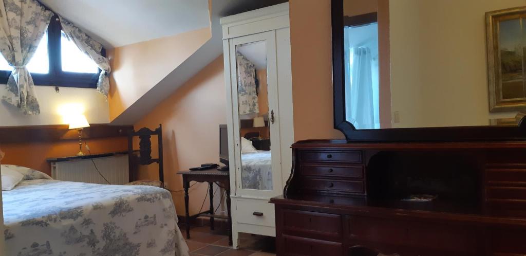 Postel nebo postele na pokoji v ubytování Hotel Rural El Pagadín