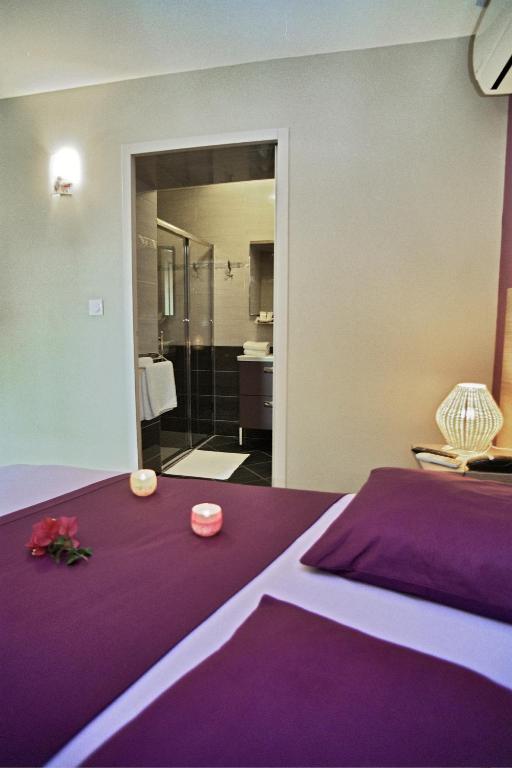 Postel nebo postele na pokoji v ubytování Hôtel l'Anvia