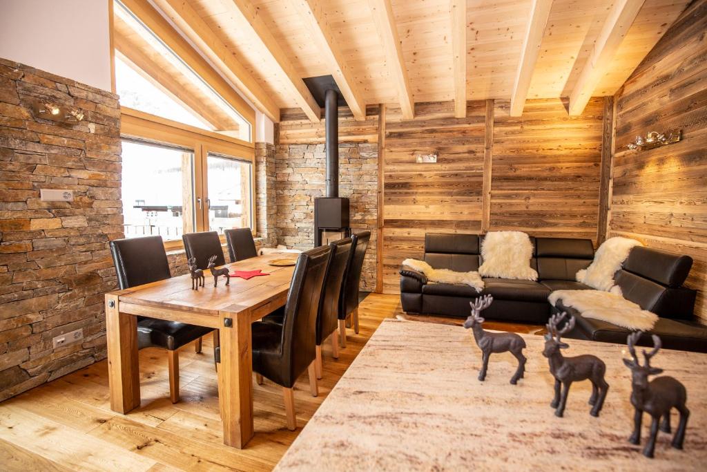 Posezení v ubytování Palace Luxury Wellness Apartment and Boutique Hotel Ski-in-out
