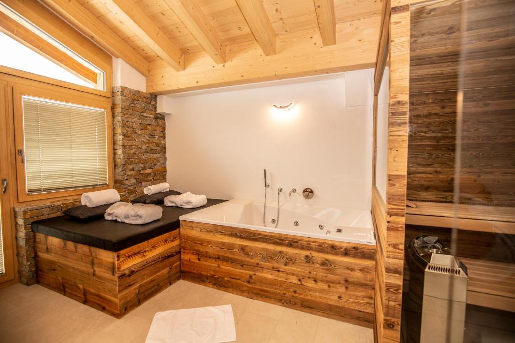 Koupelna v ubytování Palace Luxury Wellness Apartment and Boutique Hotel Ski-in-out