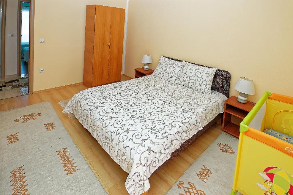 Postel nebo postele na pokoji v ubytování Apartments Ajla