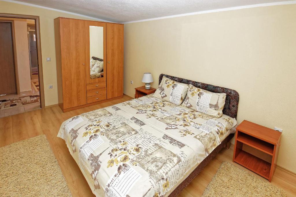Postel nebo postele na pokoji v ubytování Apartments Ajla