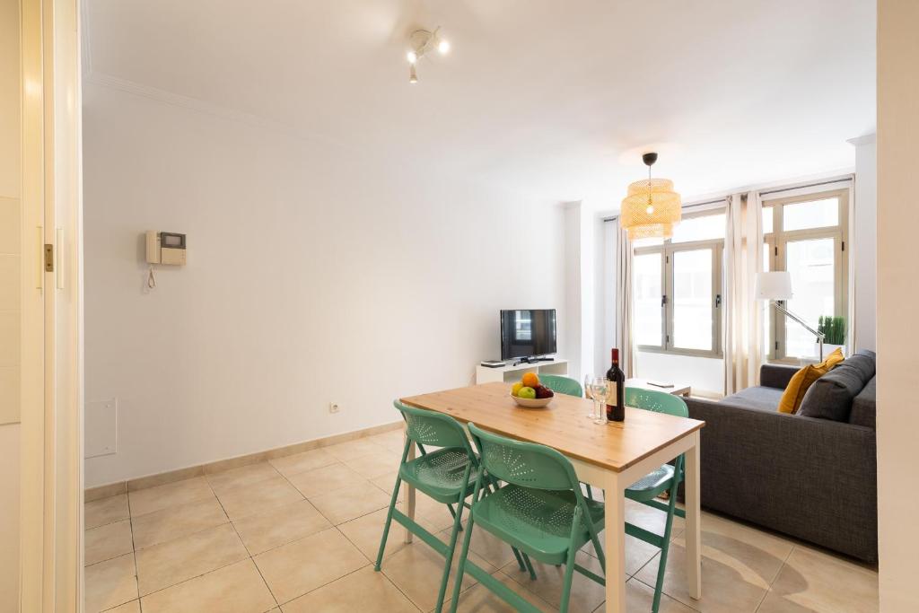 TV a/nebo společenská místnost v ubytování Surf Beach Canteras -Parking-Wifi By CanariasGetaway