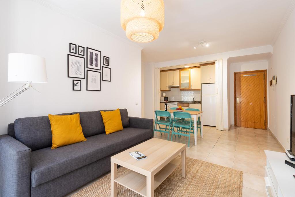 Kuchyň nebo kuchyňský kout v ubytování Surf Beach Canteras -Parking-Wifi By CanariasGetaway