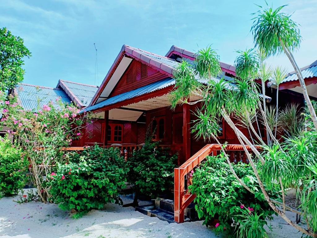 Silver Beach Bungalow Room