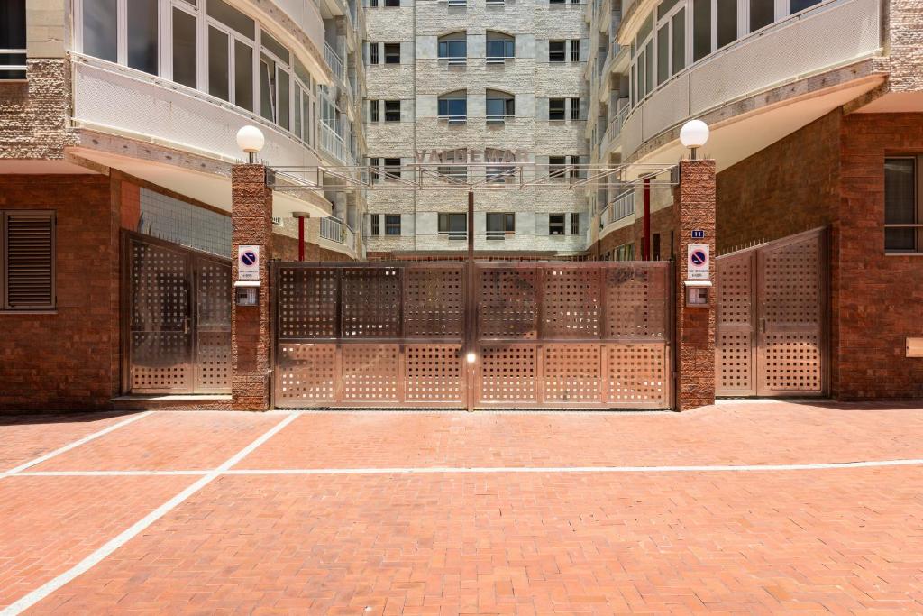 Tenis a/nebo squash v ubytování Surf Beach Canteras -Parking-Wifi By CanariasGetaway nebo okolí