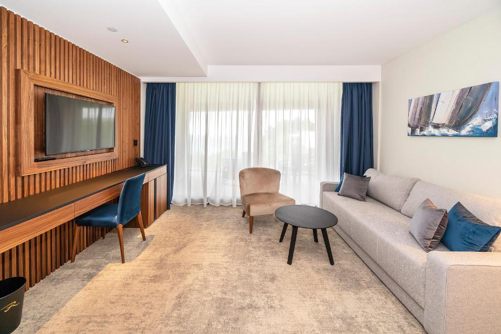 Luxury Hotel Riva - 11