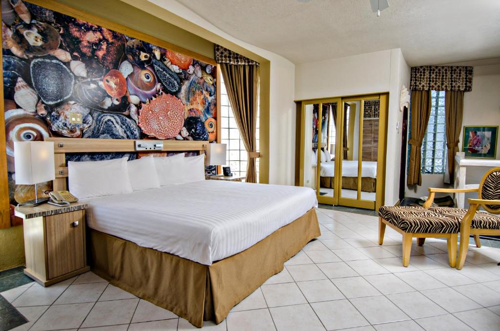 Postel nebo postele na pokoji v ubytování Accra Beach Hotel