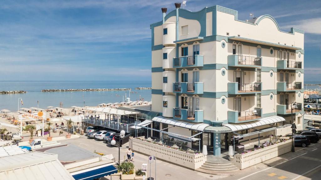 O vedere generală la mare sau o vedere la mare
luată din acest hotel