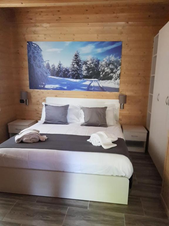 Postel nebo postele na pokoji v ubytování Lorica Suite Lago
