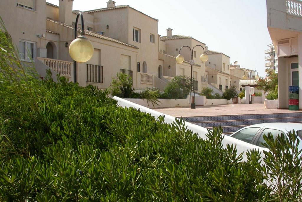a row of houses with cars parked in a parking lot at Dúplex La Manga del Mar Menor Pedruchillo in La Manga del Mar Menor