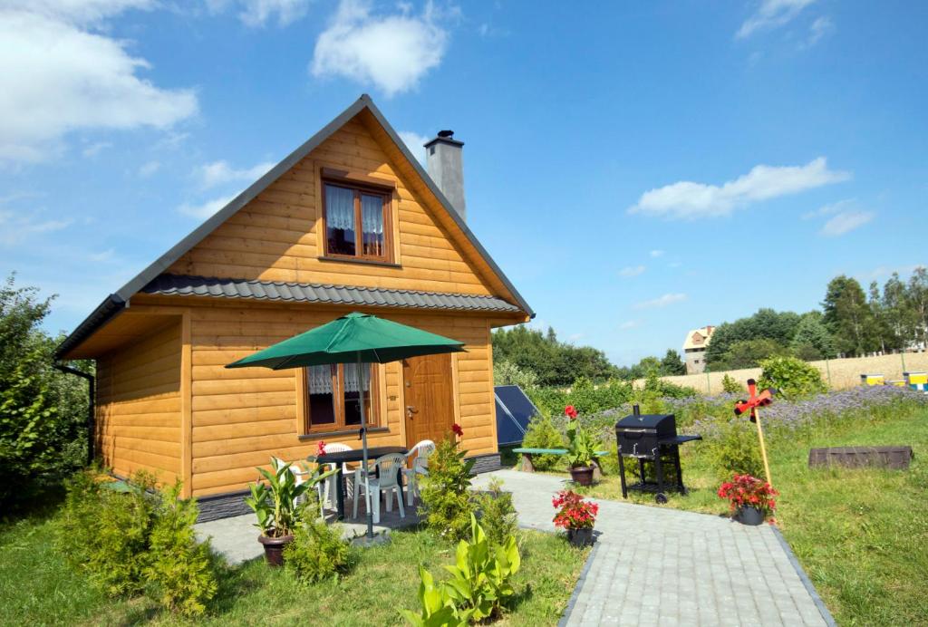 Vonkajšia záhrada v ubytovaní Domek Twórczy Kąt