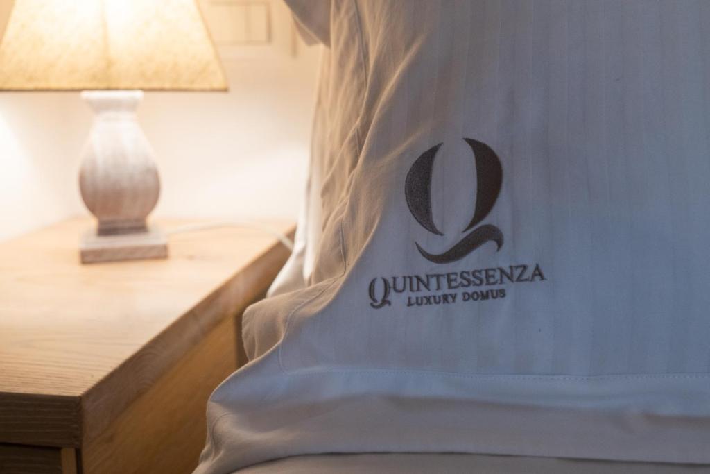 Postel nebo postele na pokoji v ubytování Quintessenza Luxury Domus