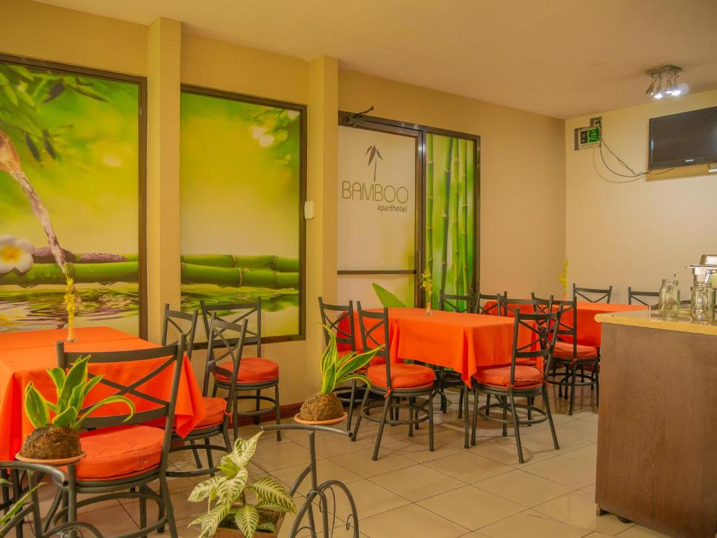TV a/nebo společenská místnost v ubytování Hotel Bamboo Aeropuerto