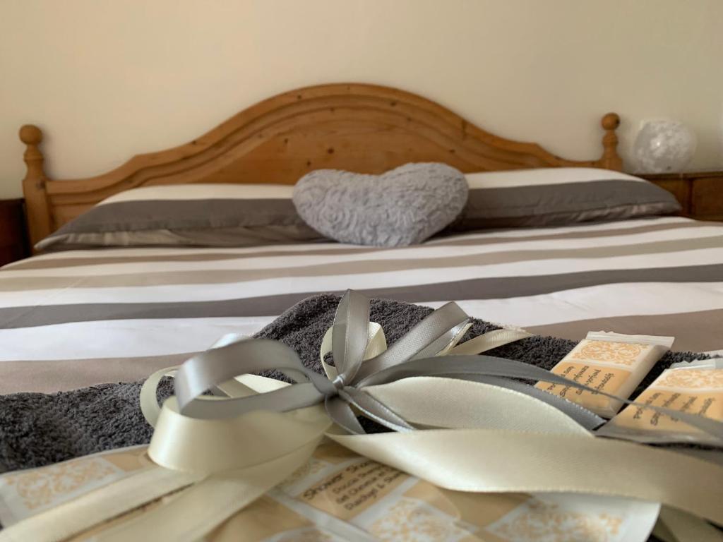 Een bed of bedden in een kamer bij Villa Maria Baselga di Pinè Appartamenti