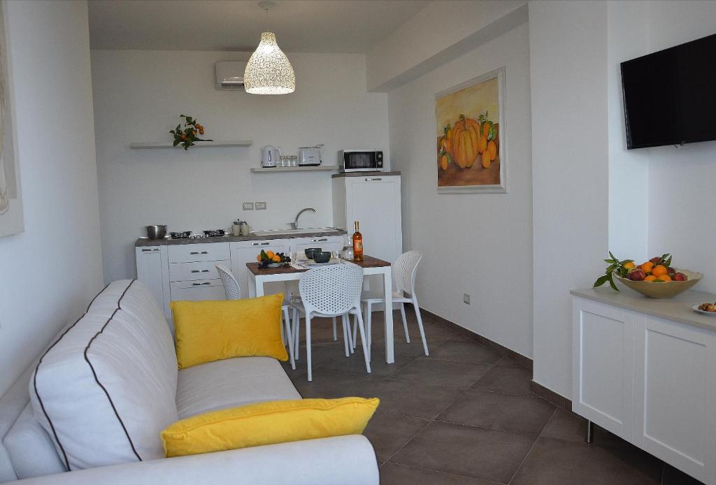 Kuchyň nebo kuchyňský kout v ubytování ZI DIMA APARTMENTS