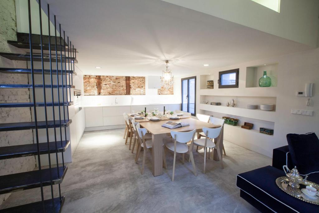 Heima Plaza Mayor - Latina 32 - Three-Bedroom Apartment