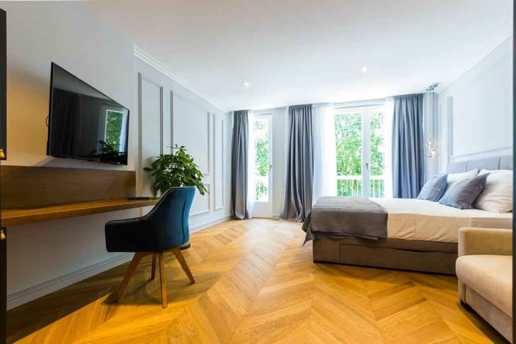 Telewizja i/lub zestaw kina domowego w obiekcie Muse luxury rooms