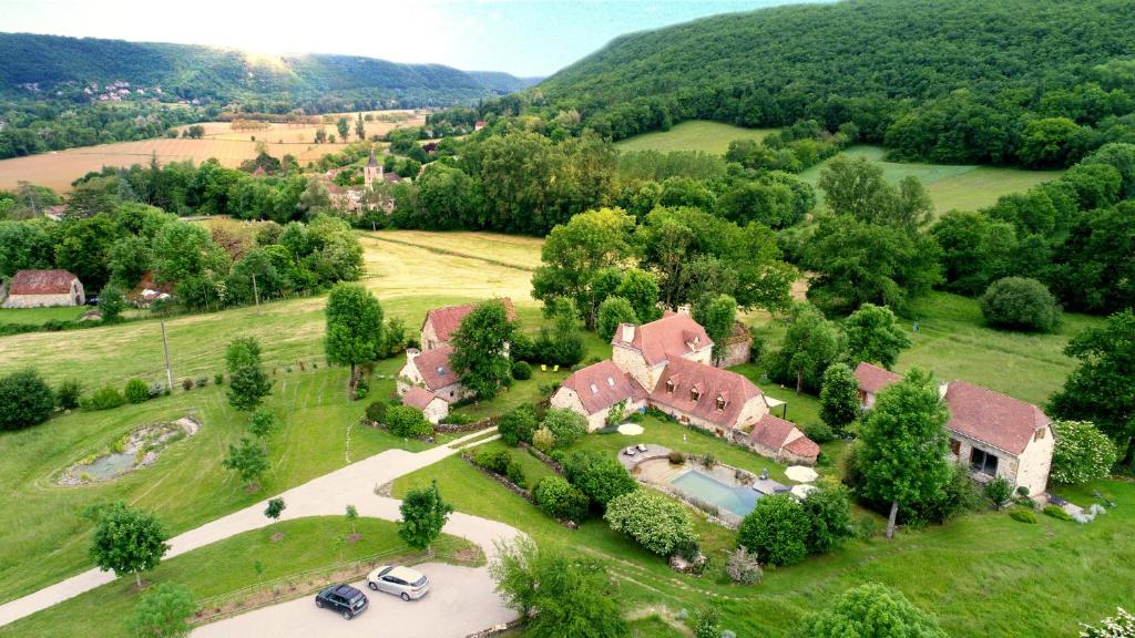 an aerial view of a large house in a field at Le Hameau du Quercy in Frontenac