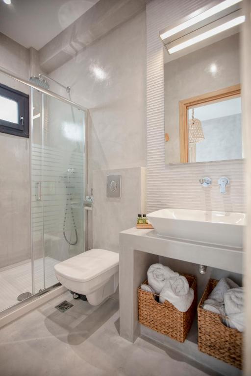 A bathroom at Oikia guesthouse