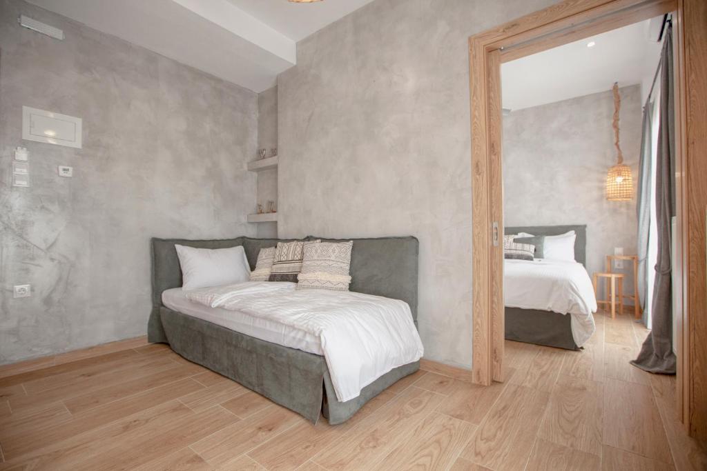 A bed or beds in a room at Oikia guesthouse
