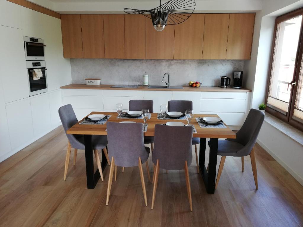 Kuchyňa alebo kuchynka v ubytovaní Gdynia Orlowo Honey Apartment