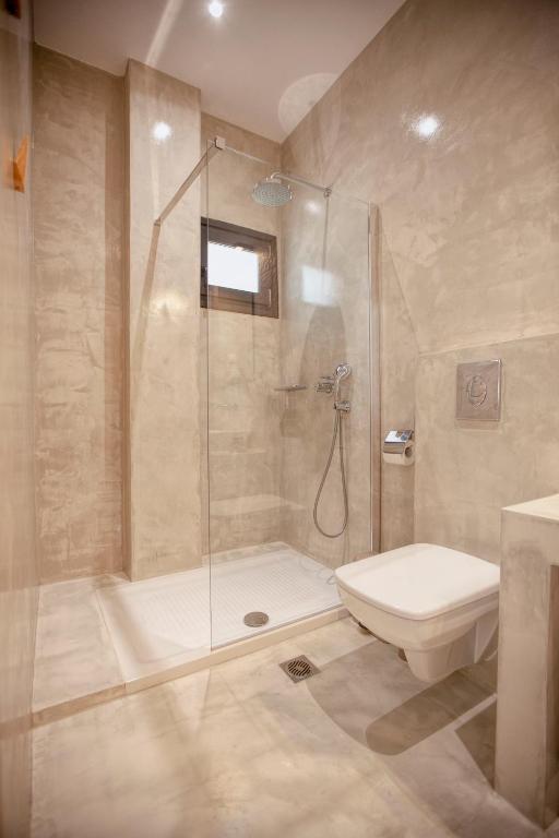 A bathroom at Oikia guesthouse