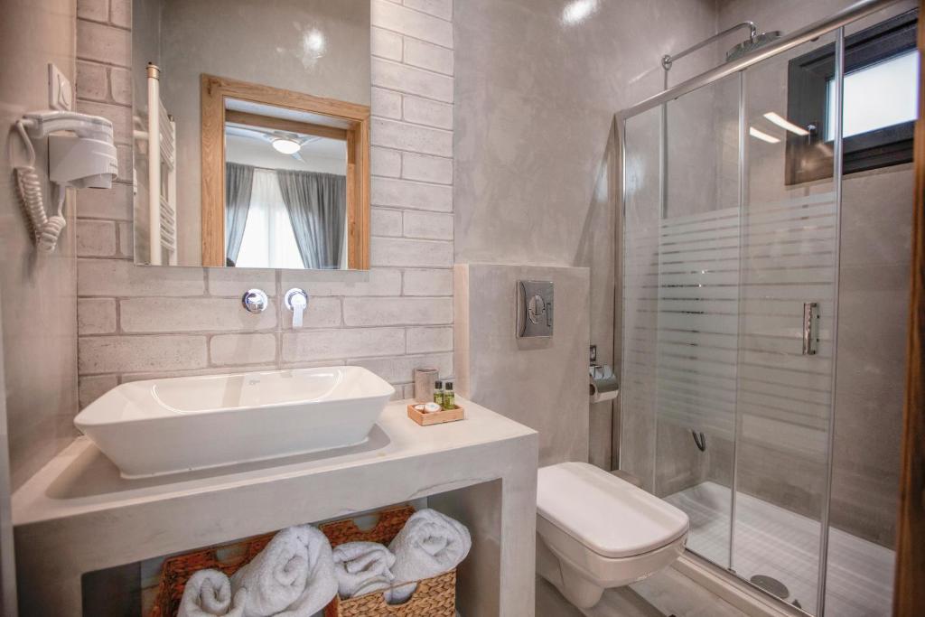 A bathroom at Oikia guesthouse