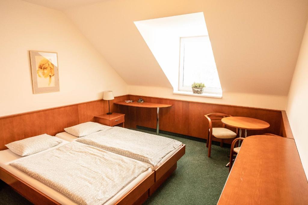 Postel nebo postele na pokoji v ubytování Penzion Rondo