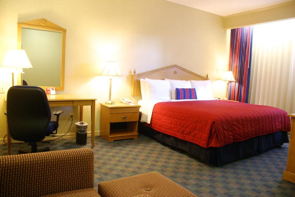 Ramada by Wyndham Jersey City - Double Room - No Fumadores