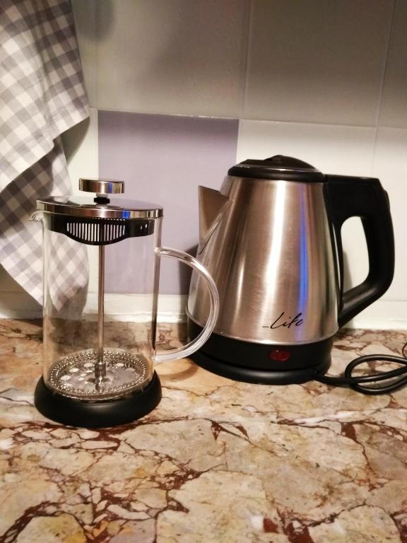 Příslušenství pro přípravu čaje a kávy v ubytování Kotroni studios