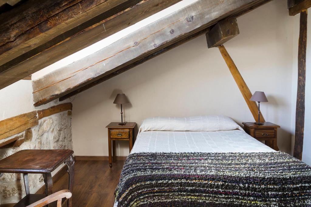 Postel nebo postele na pokoji v ubytování Casa Rural Los Yeros Aldeasoña - Segovia