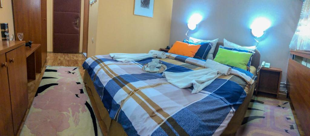 Postel nebo postele na pokoji v ubytování Hotel Square