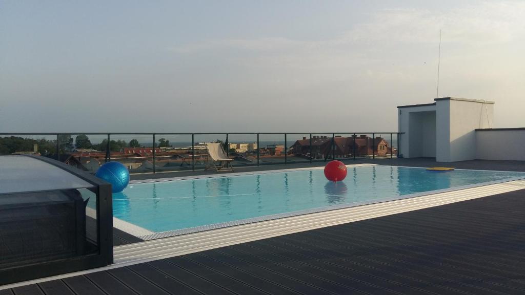 a swimming pool on the roof of a building at Hel Amber Apart in Hel