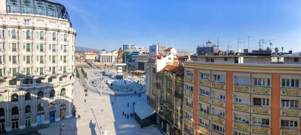 Nespecifikovaný výhled na destinaci Skopje nebo výhled na město při pohledu z hotelu