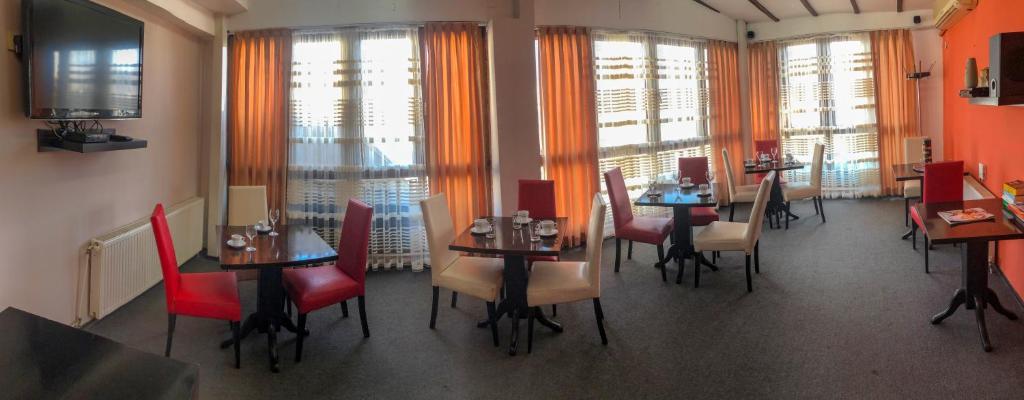 TV a/nebo společenská místnost v ubytování Hotel Square