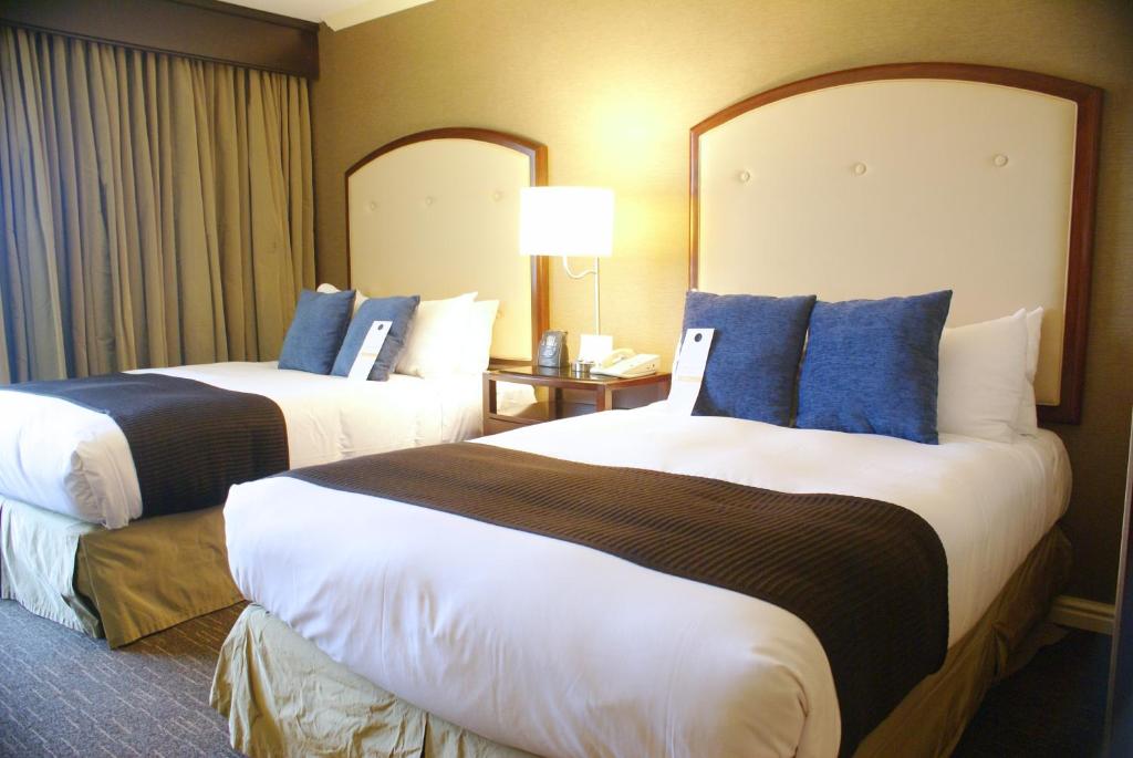 Wyndham Grand Pittsburgh - River View With Two Double Beds