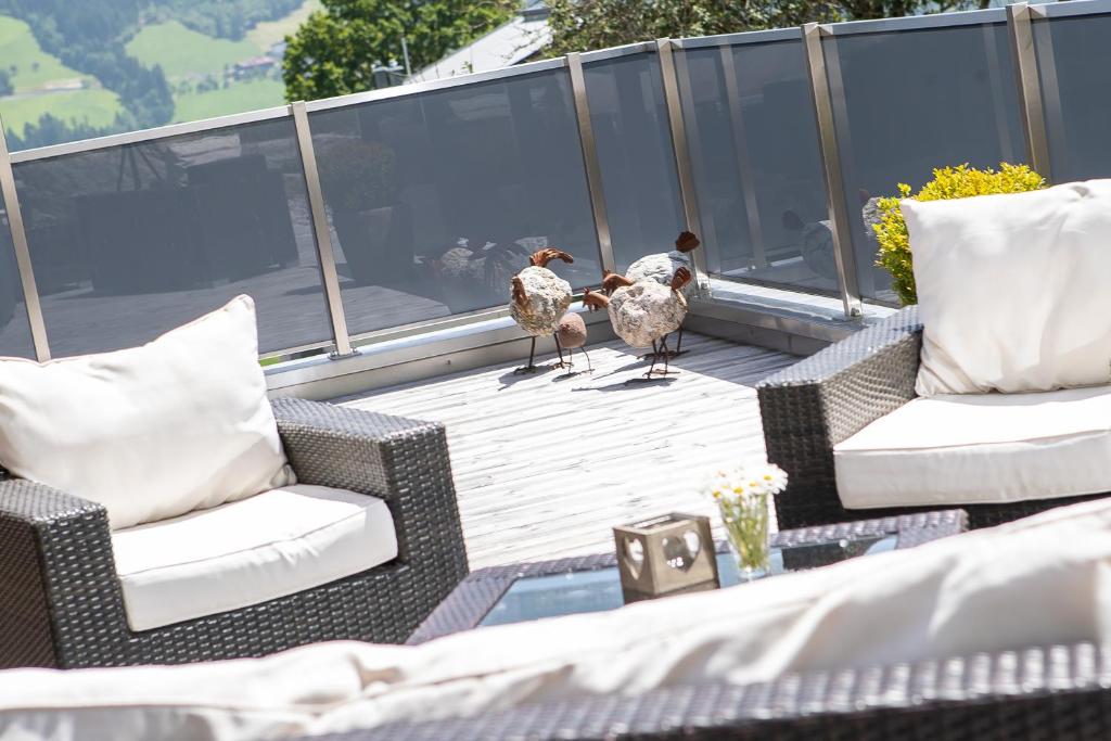 Posezení v ubytování "Chalet Bergzeit" Ferienhaus mit Sauna & Wellness