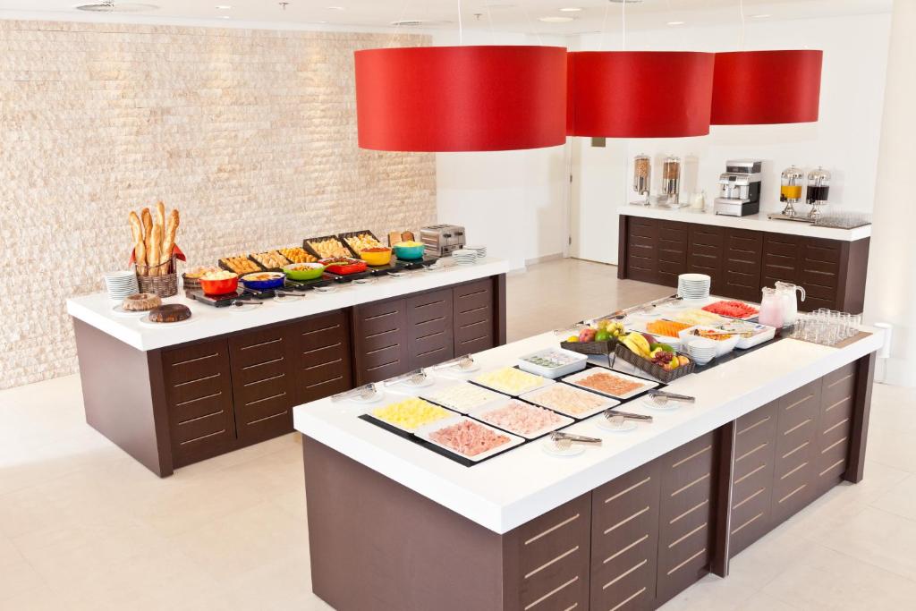 Comida en o cerca de este hotel