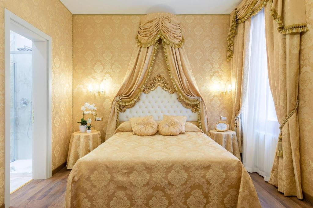 Canal View San Marco Luxury Rooms - 1